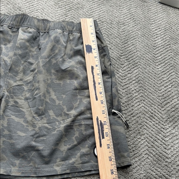 Vuori Men’s Camo Athletic Shorts Olive Green Size L Performance Lined - Picture 10 of 12